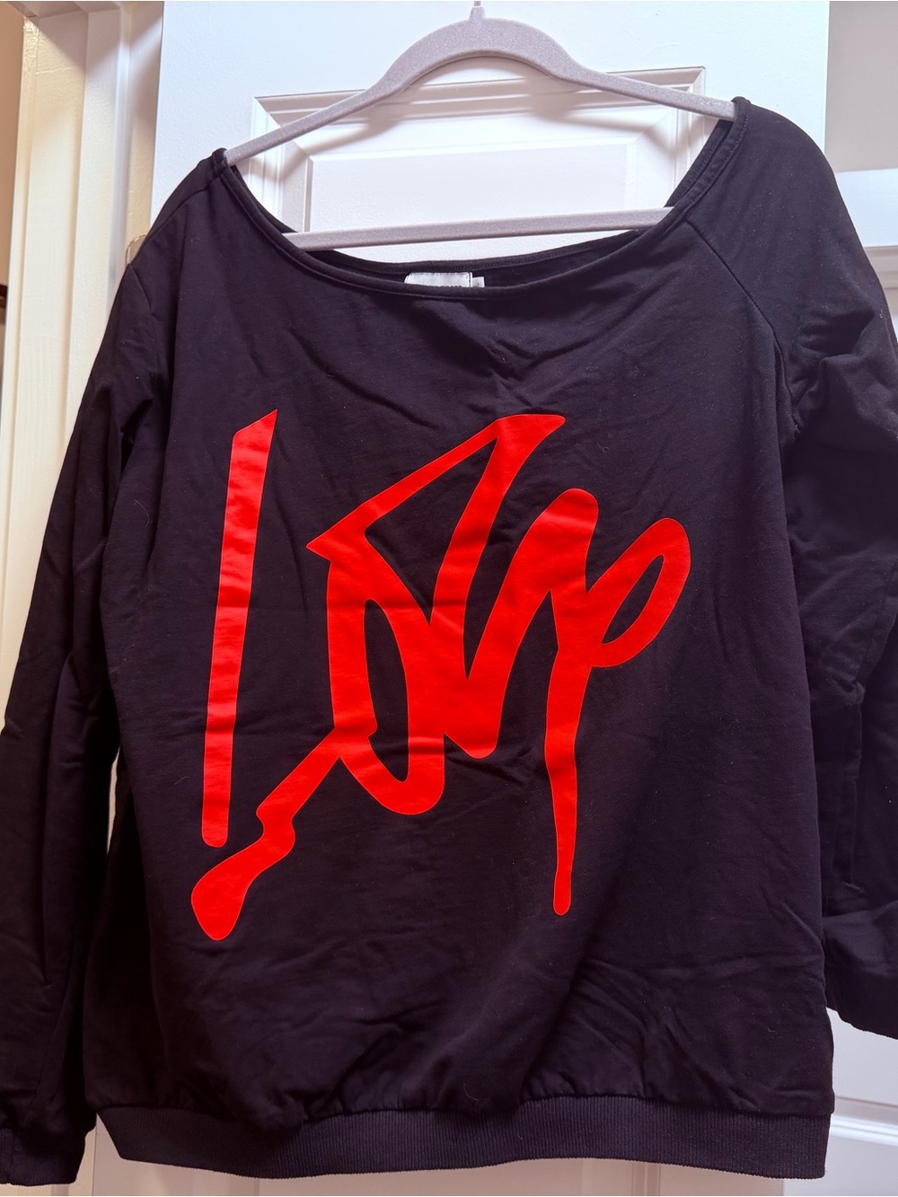 Black Off-Shoulder Lightweight Sweatshirt with ‘LOVE’